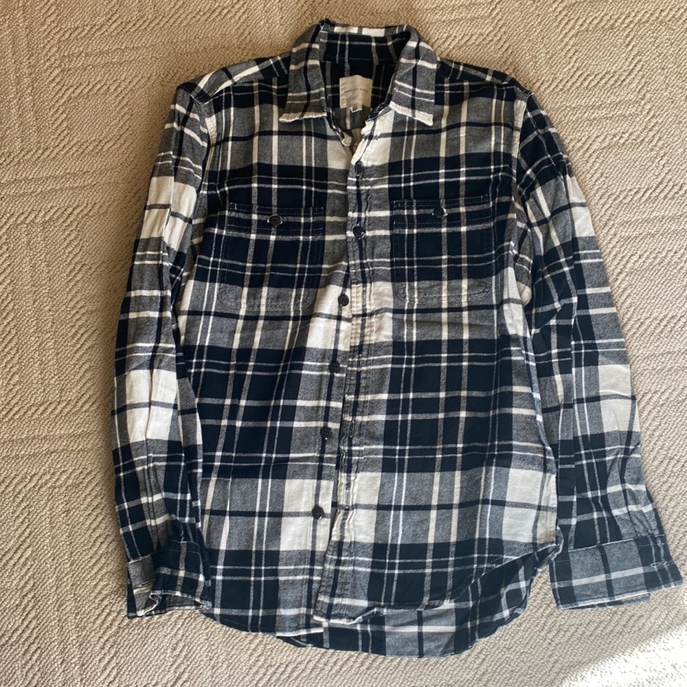 AEO white and black flannel
